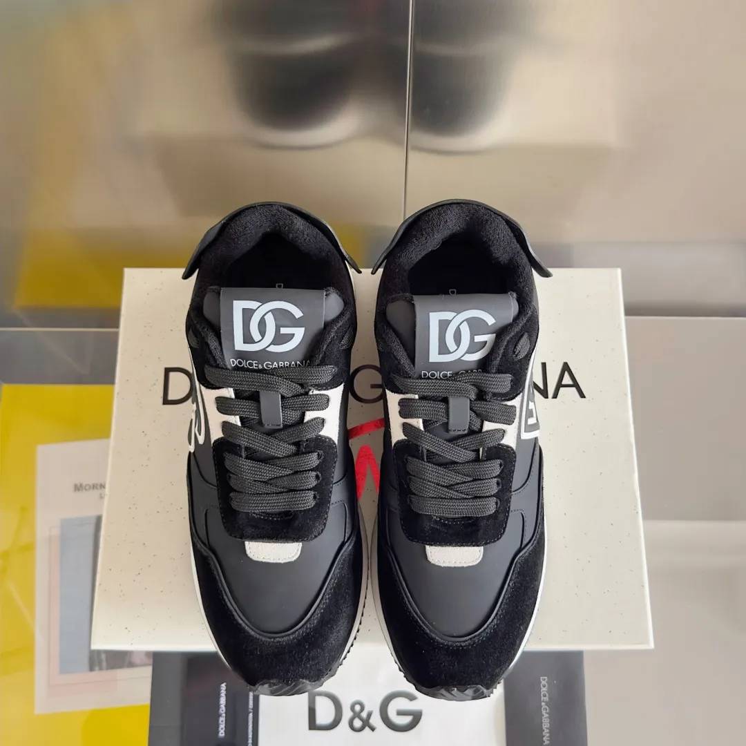 Factory P440💰D&G's latest Cushion series casual sports shoes, dad shoes, running shoes, original purchase and development, production, handmade, but always looking to the future. The new Cushion sneakers feature a two-tone suede upper accented by a mesh contrasting printed DG cross logo on the side. The lightweight, grippy rubber outsole adopts an innovative design to provide excellent performance, and the jacquard label adds timeless style. Exquisite packaging at the delivery counter🛍📦 ▪️ Fabric: Original custom-made first-layer cowhide ▪️ Lining: Original custom-made breathable towel lining ▪️ Sole: Original open-molded rubber material ▪️ Bottom thickness: 3.5CM ▪️ Size: Men's 38-45